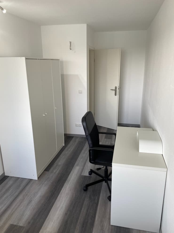 Furnished room in a shared apartment with a fantastic view of the lake